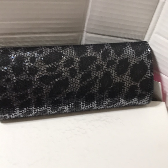 Betsey Johnson Sequin Leo silver clutch with silver tone strap. NWT - Picture 4 of 10